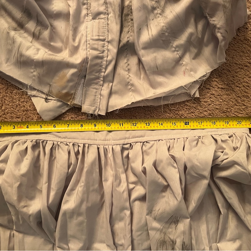 Adult Pennywise Costume in Silver and Red - Picture 14 of 16